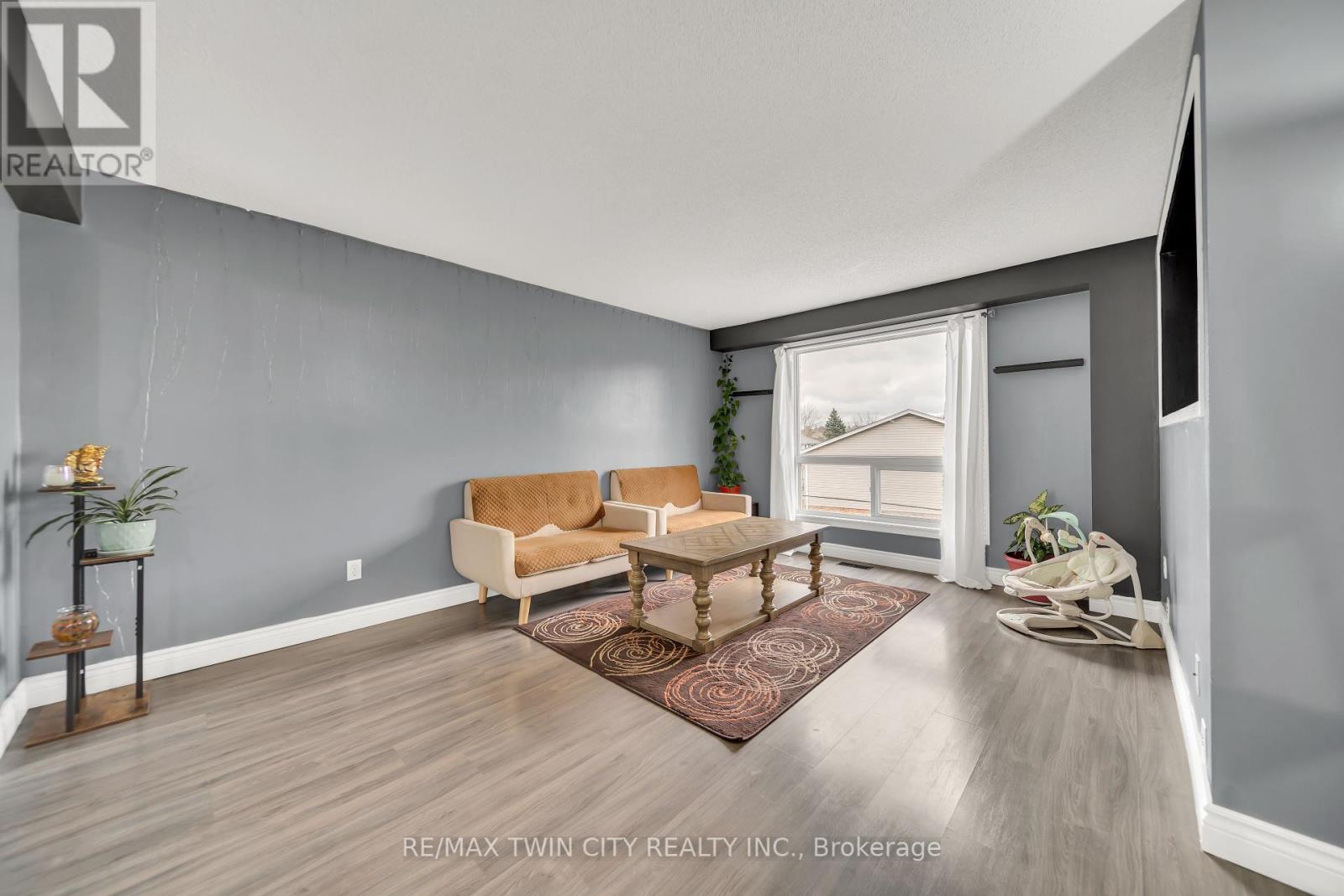Property at 10 - 648 DOON VILLAGE ROAD image 4