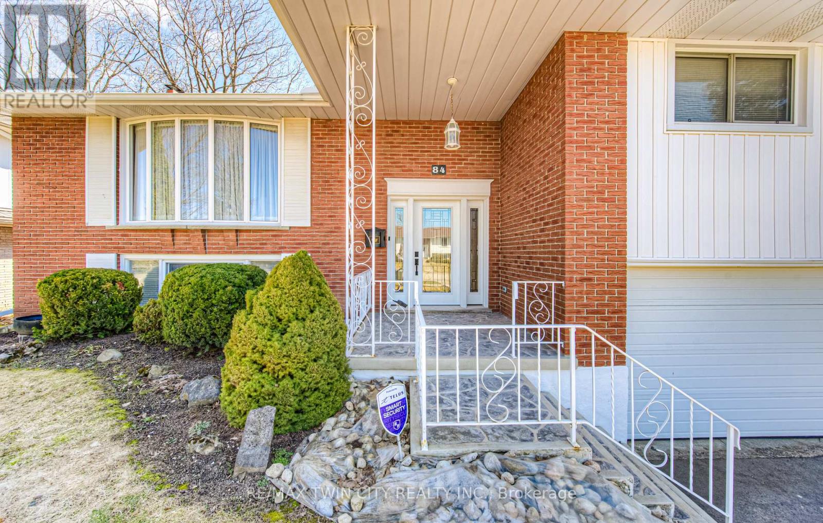 Property at 84 RIDGEVIEW CRESCENT image 3