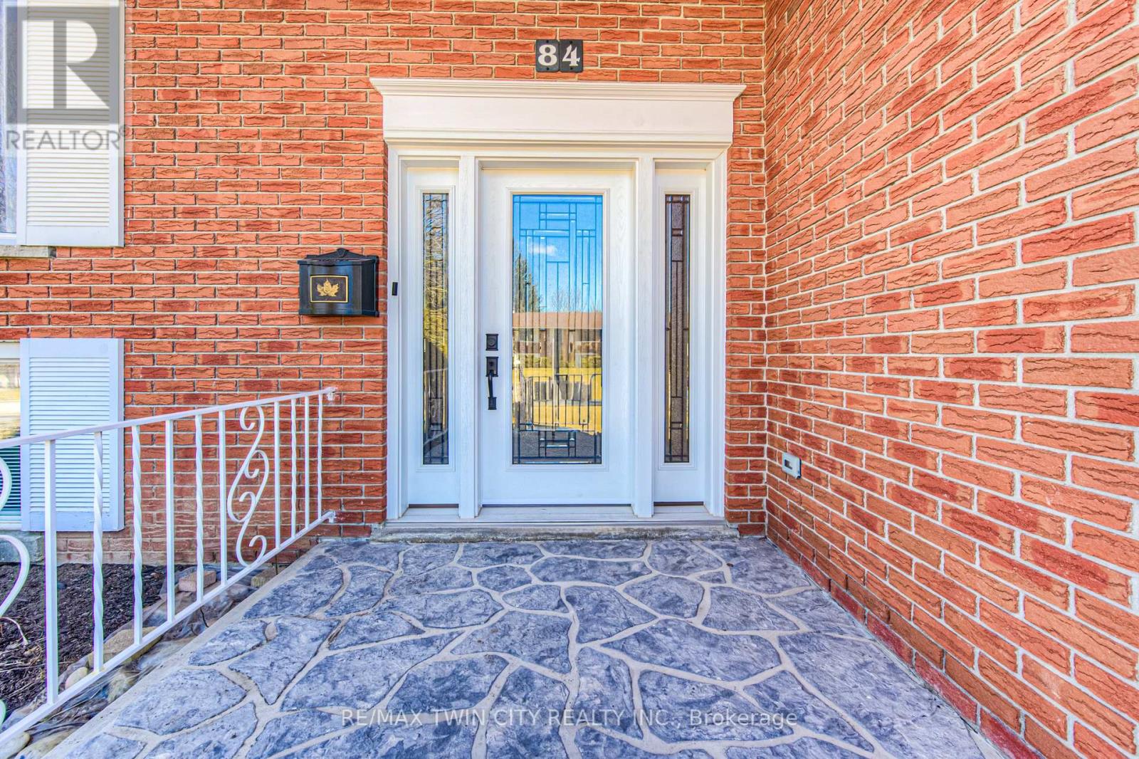 Property at 84 RIDGEVIEW CRESCENT image 4