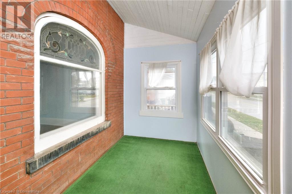 Photo 11 of 49 for 27 Hiawatha Street