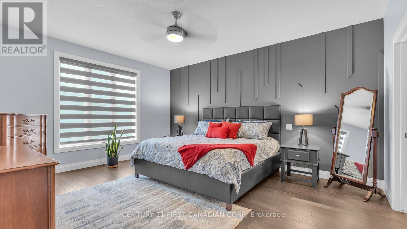 697 Barker Street, Strathroy-Caradoc (Mount Brydges), Ontario  N0L 1W0 - Photo 12 - X12056825