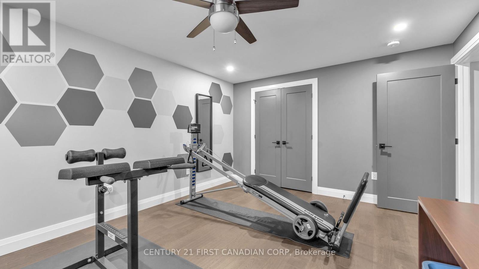 697 Barker Street, Strathroy-Caradoc (Mount Brydges), Ontario  N0L 1W0 - Photo 29 - X12056825