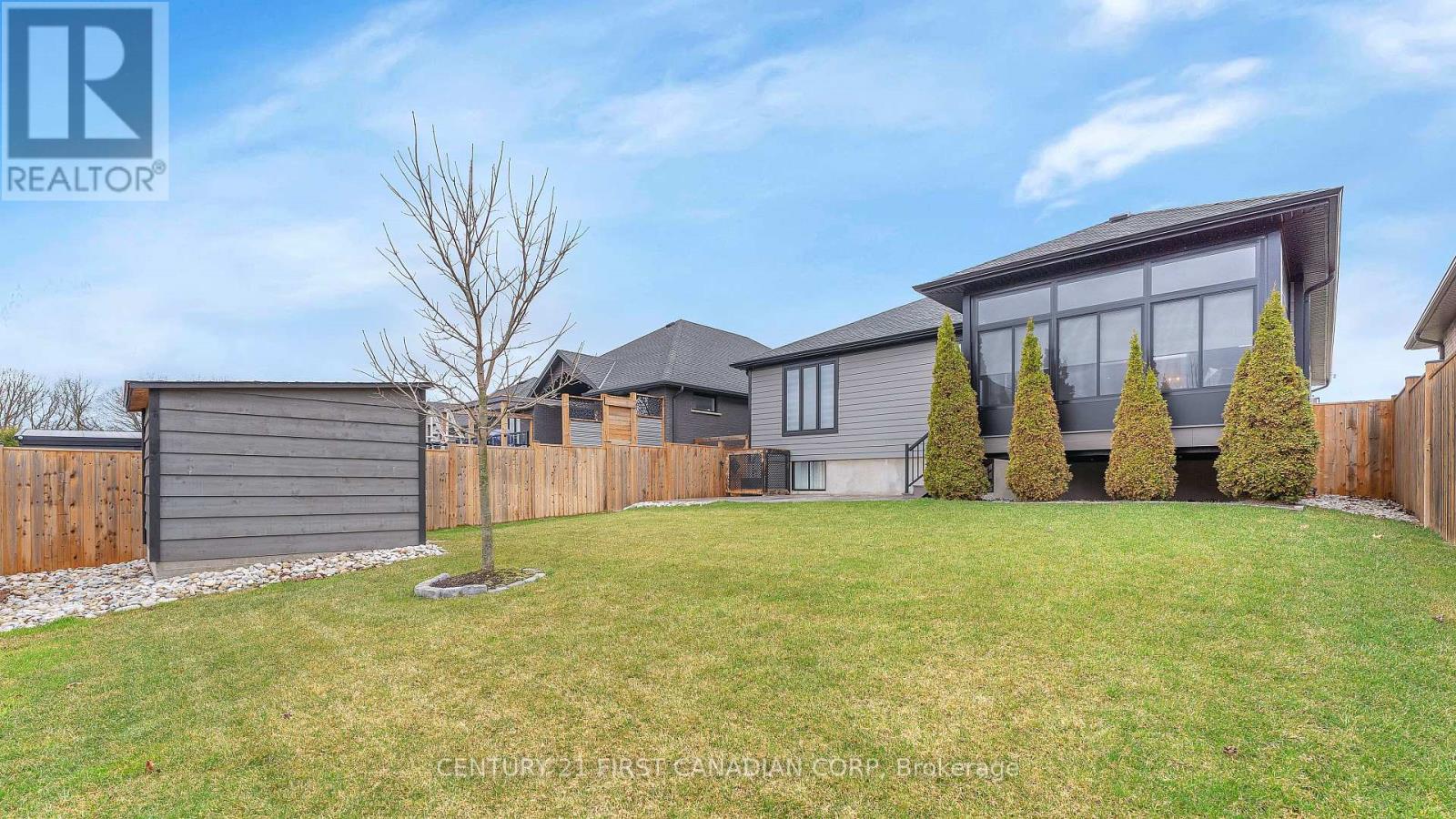 697 Barker Street, Strathroy-Caradoc (Mount Brydges), Ontario  N0L 1W0 - Photo 32 - X12056825