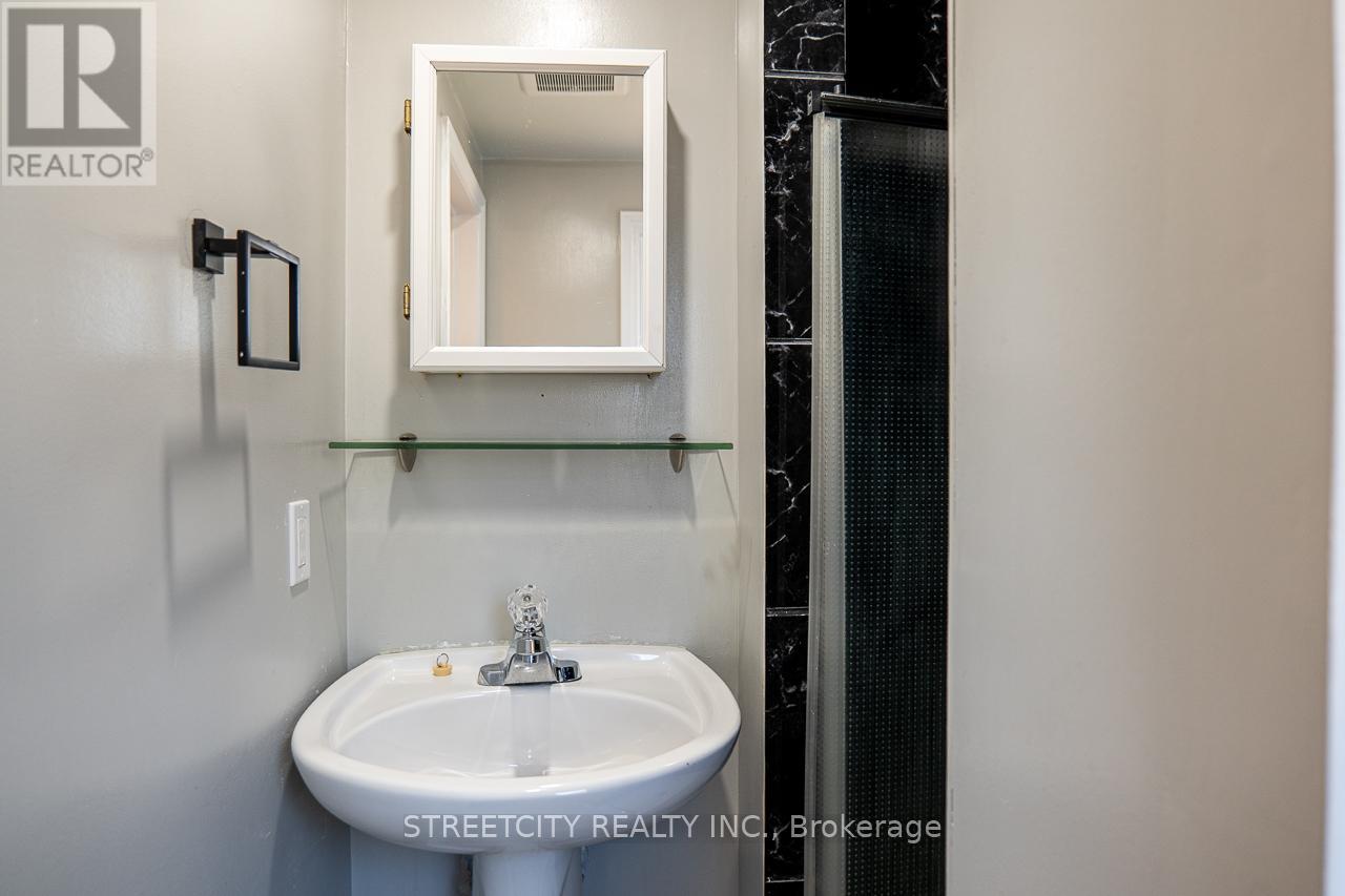 814 Grenfell Drive, London North, Ontario  N5X 2C8 - Photo 23 - X12056864