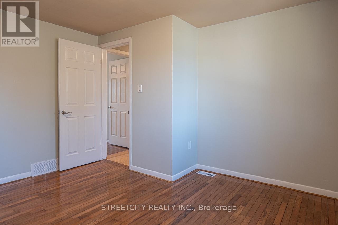 814 Grenfell Drive, London North, Ontario  N5X 2C8 - Photo 30 - X12056864