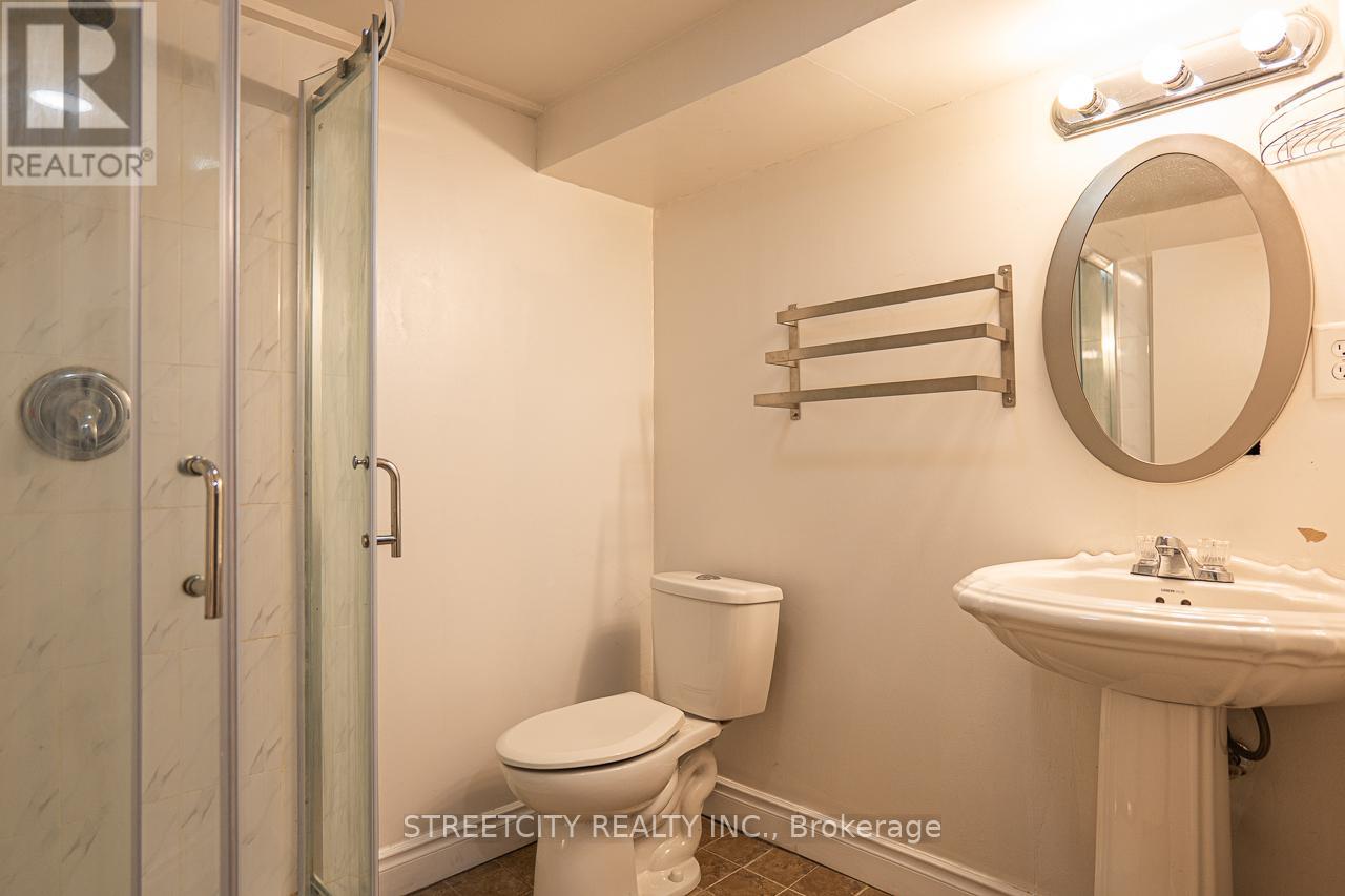 814 Grenfell Drive, London North, Ontario  N5X 2C8 - Photo 38 - X12056864