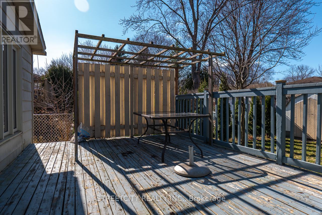 814 Grenfell Drive, London North, Ontario  N5X 2C8 - Photo 41 - X12056864
