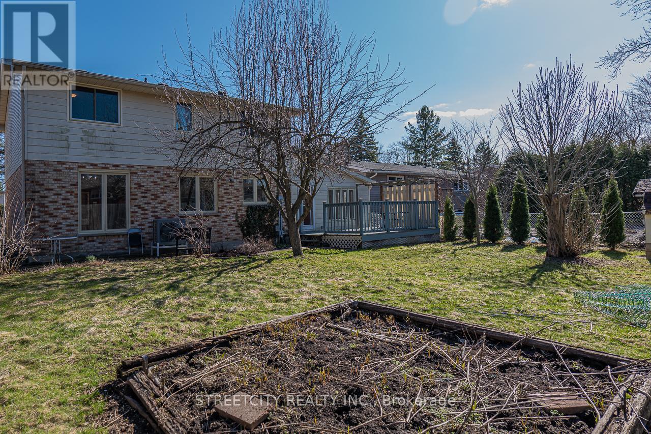 814 Grenfell Drive, London North, Ontario  N5X 2C8 - Photo 43 - X12056864