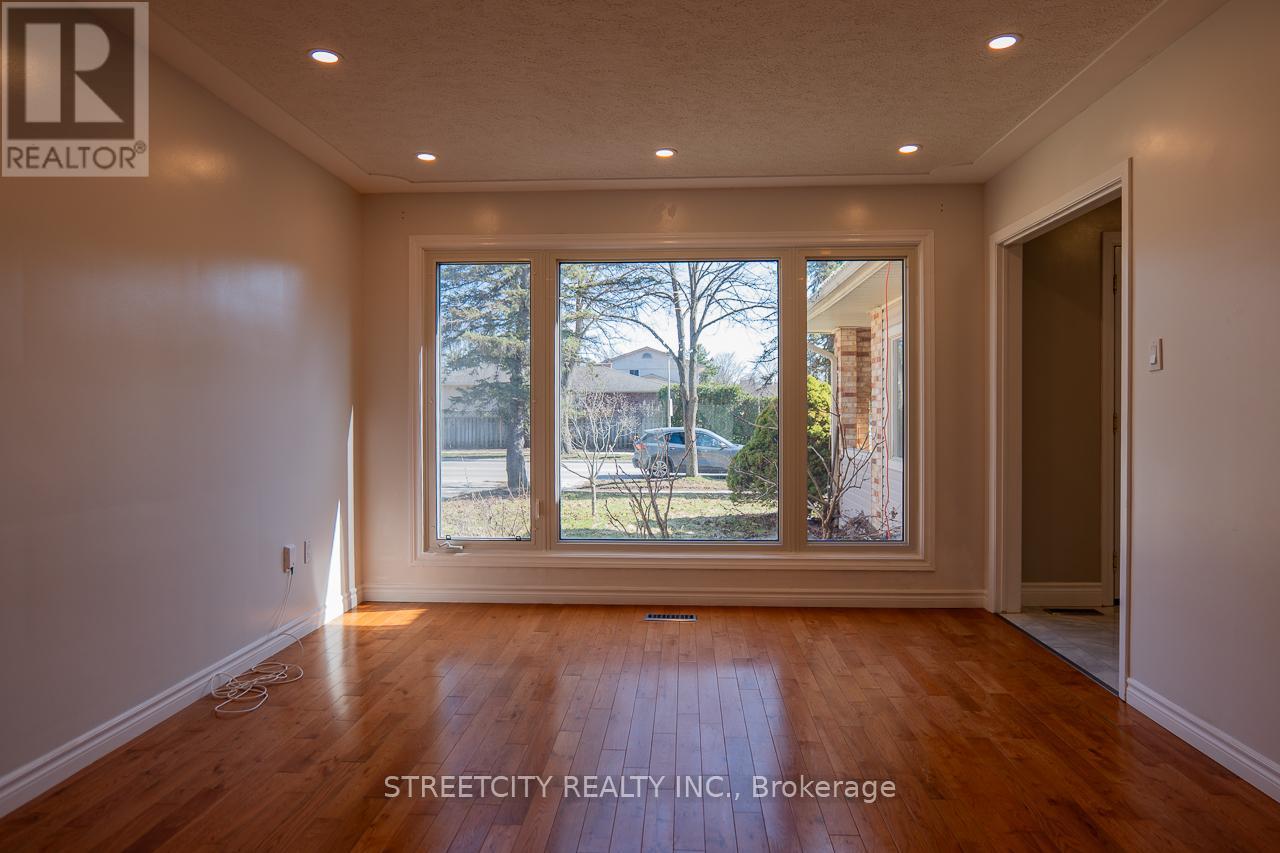 814 Grenfell Drive, London North, Ontario  N5X 2C8 - Photo 6 - X12056864