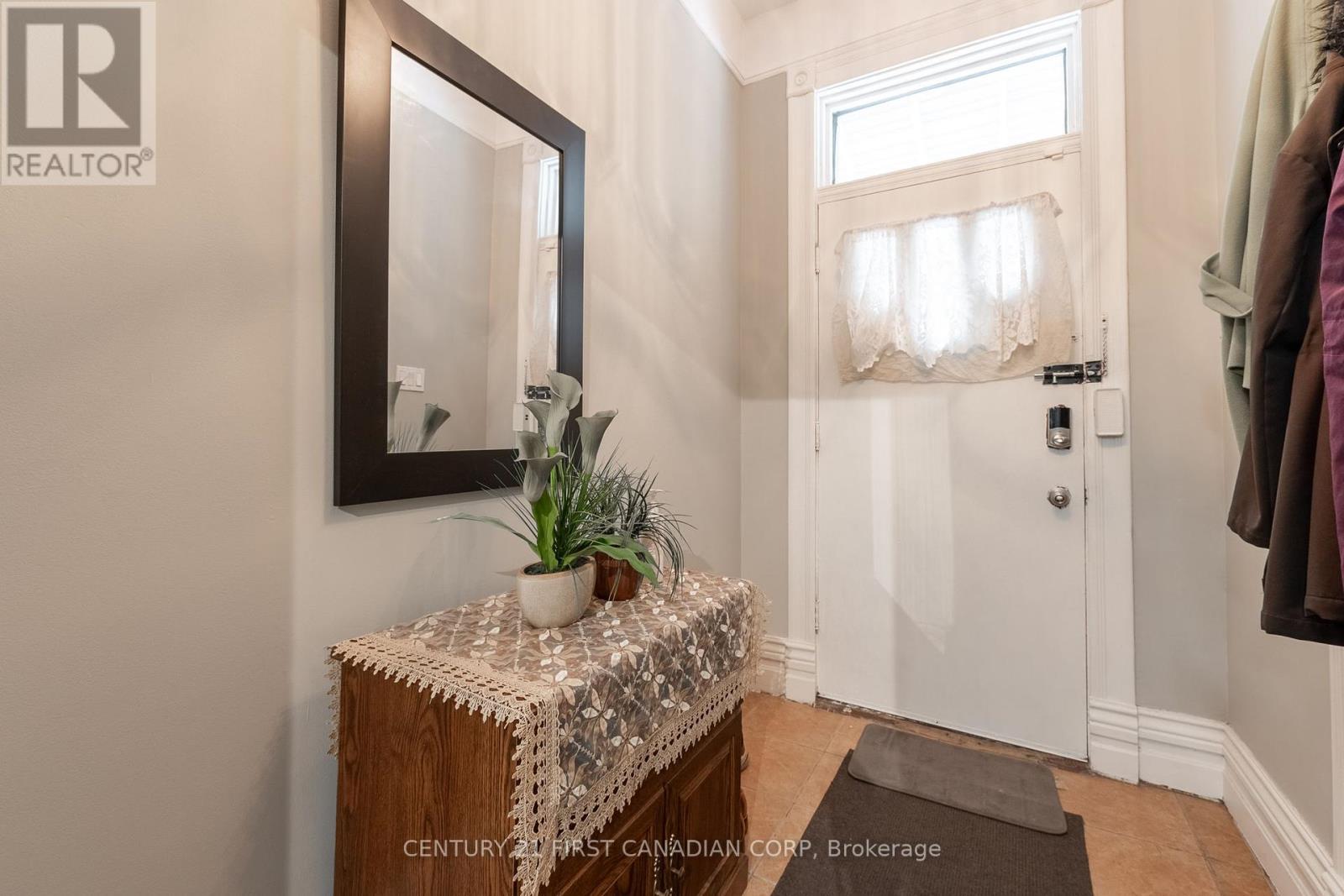 Property at 12 ADELAIDE STREET S image 4