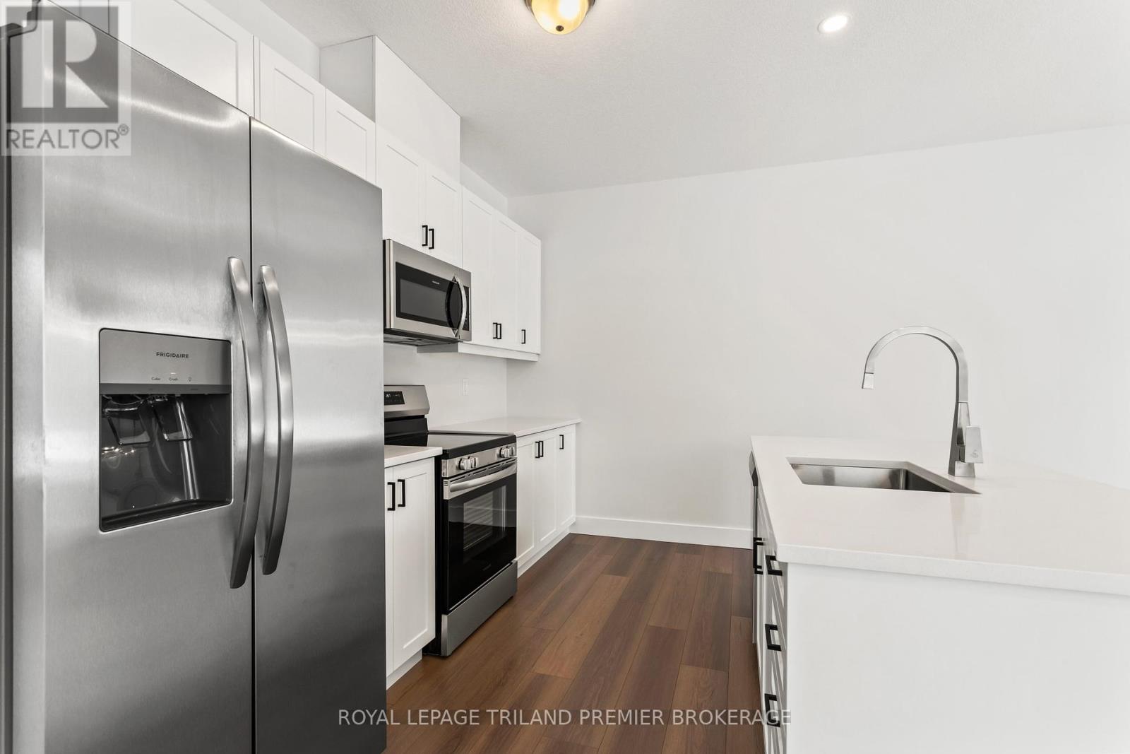 Photo 17 of 44 for 2683 Bobolink Lane