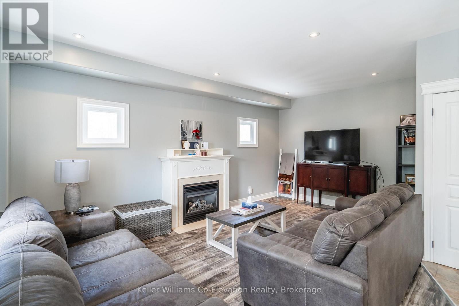 172 The Queensway, Barrie, Ontario  L4M 0B5 - Photo 12 - S12056845