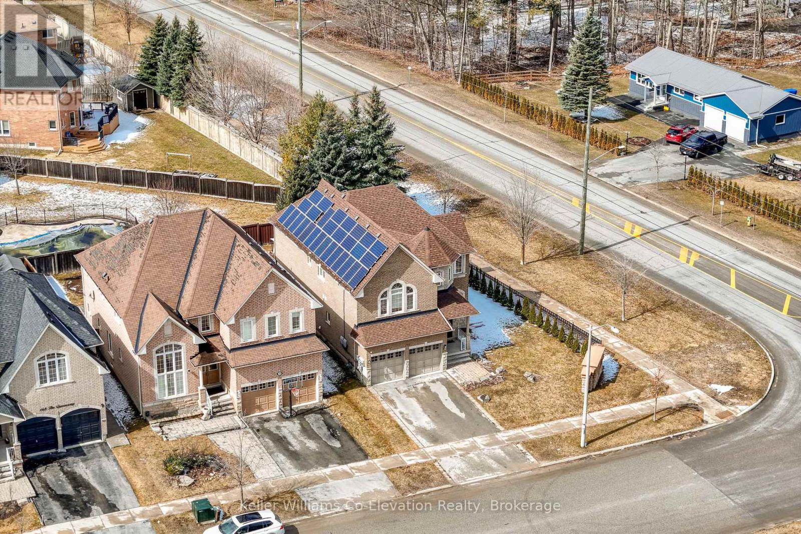 Property at 172 THE QUEENSWAY image 3