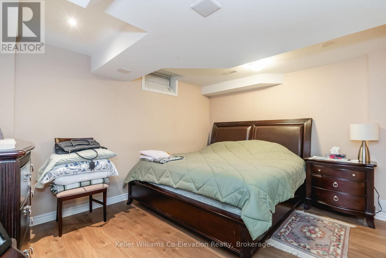 172 The Queensway, Barrie, Ontario  L4M 0B5 - Photo 35 - S12056845