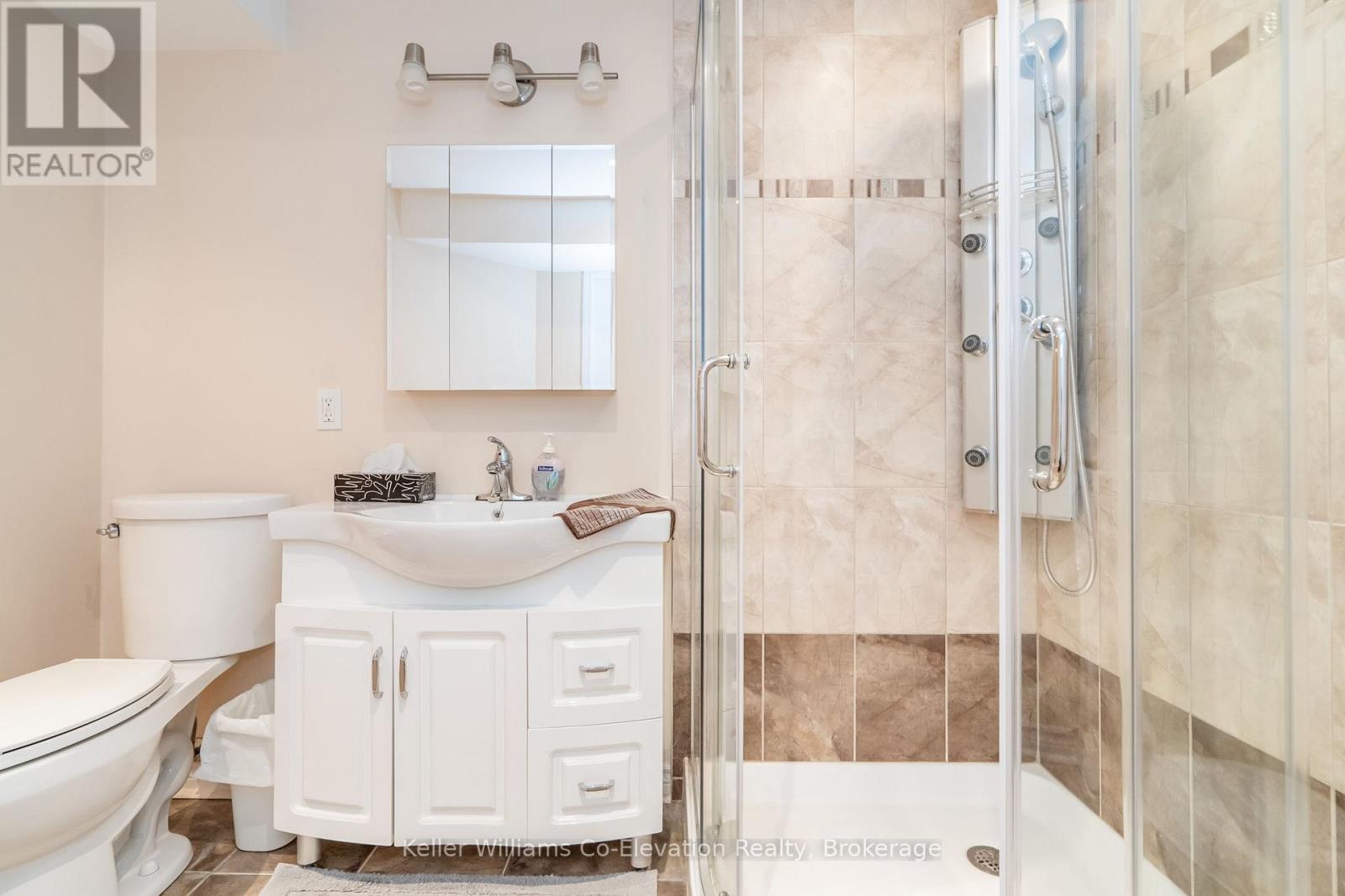 172 The Queensway, Barrie, Ontario  L4M 0B5 - Photo 37 - S12056845