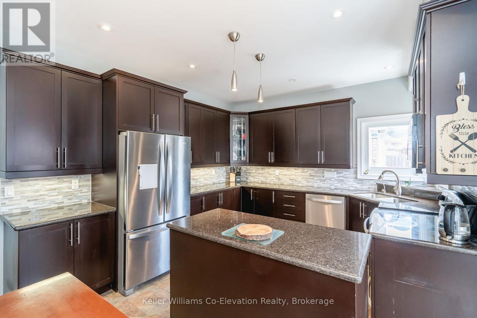 172 The Queensway, Barrie, Ontario  L4M 0B5 - Photo 8 - S12056845