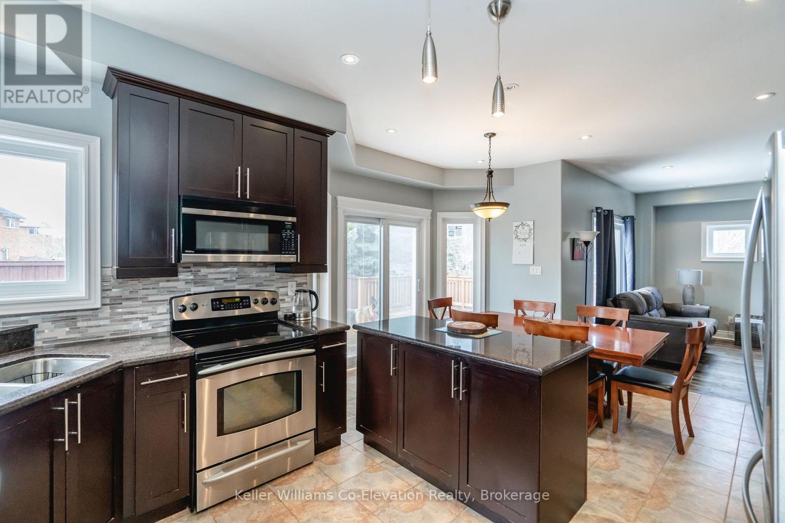 172 The Queensway, Barrie, Ontario  L4M 0B5 - Photo 9 - S12056845