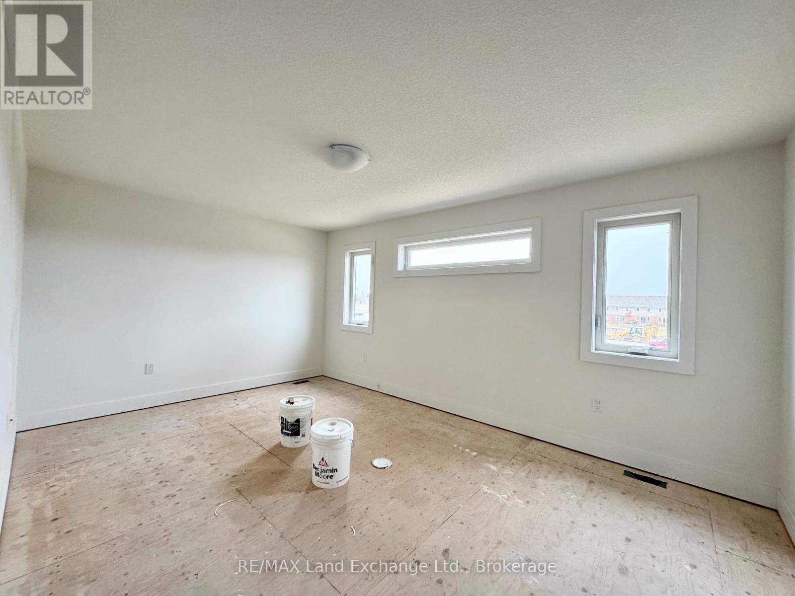 396 Northport Drive, Saugeen Shores, Ontario  N0H 2C8 - Photo 13 - X12052637