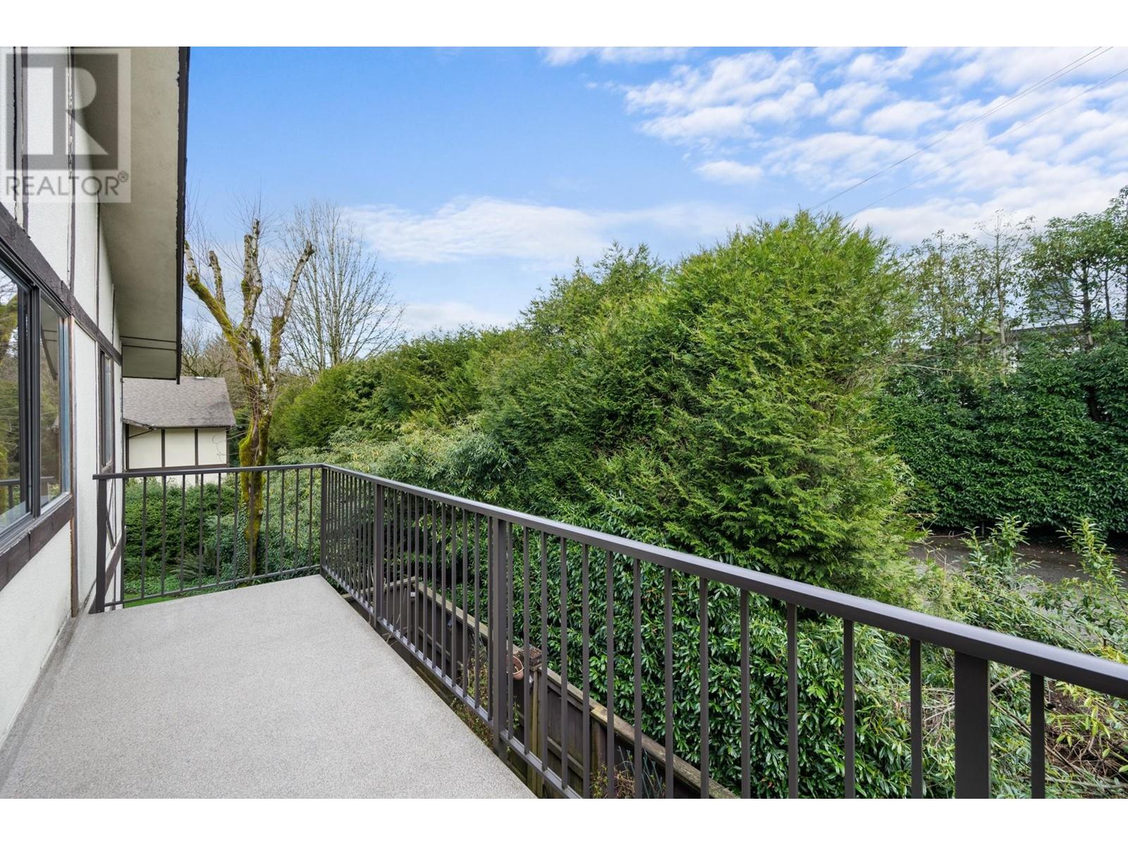 8943 Horne Street, Burnaby, British Columbia  V3N 4J8 - Photo 6 - R2983723