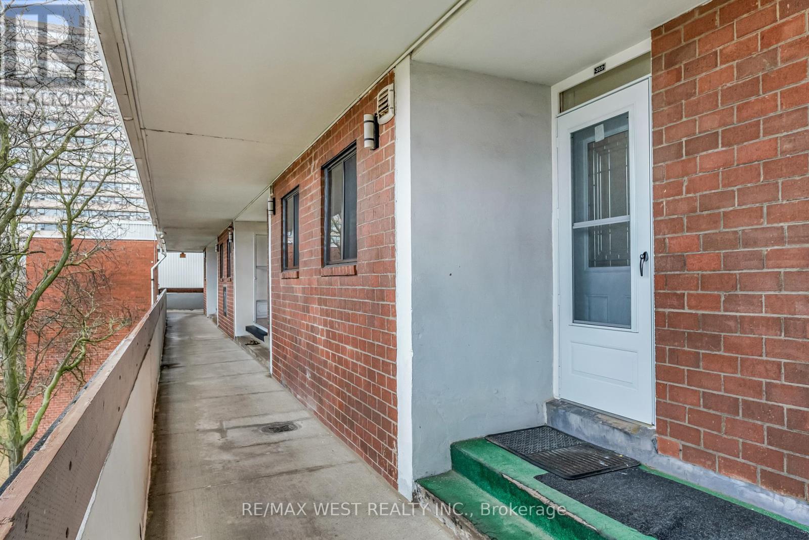 Property at 305 - 155 LEEWARD GLENWAY image 3