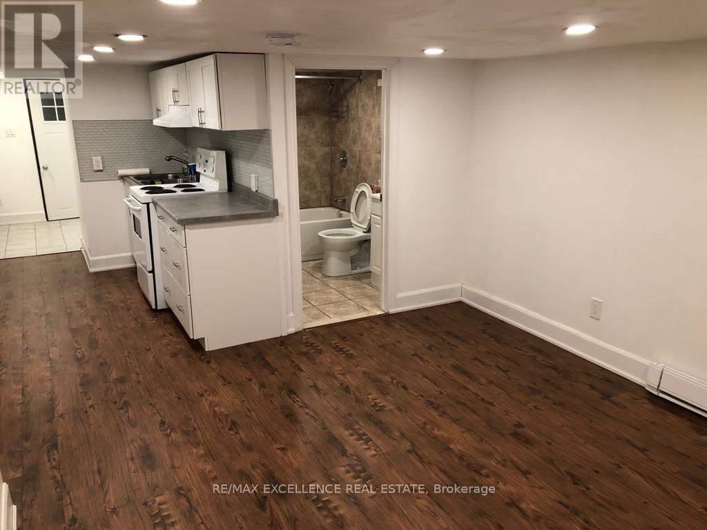 663 Jane Street, Toronto, Ontario  M6N 4A6 - Photo 18 - W12056952