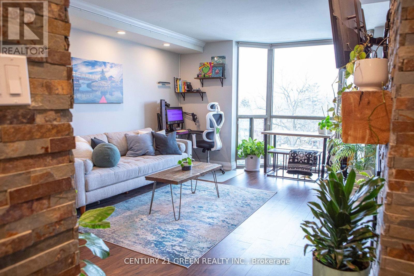 708 - 1225 North Shore Boulevard E, Burlington, Ontario  L7S 1Z6 - Photo 2 - W12056977