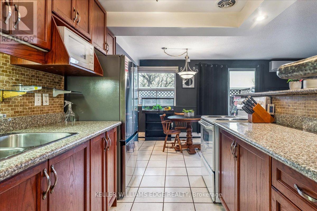 Property at 107 - 793 COLBORNE STREET image 3