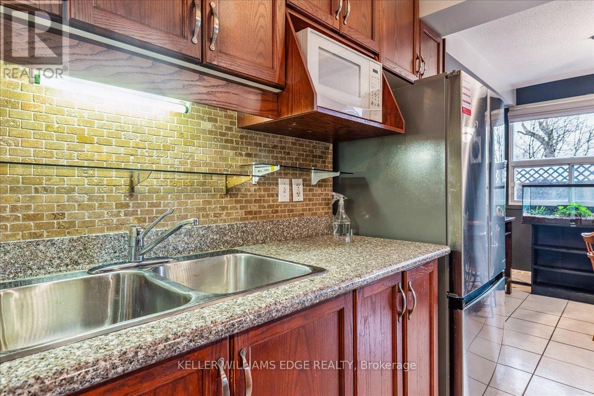 Property at 107 - 793 COLBORNE STREET image 4