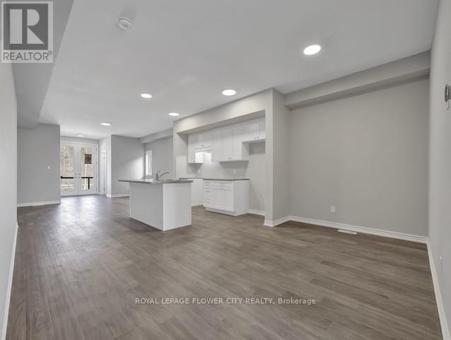 59 Superior Street, Welland, Ontario  L3B 3A6 - Photo 12 - X12056887