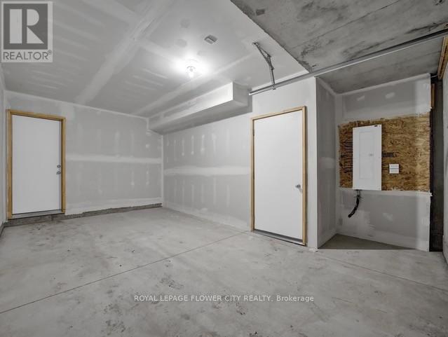 59 Superior Street, Welland, Ontario  L3B 3A6 - Photo 33 - X12056887