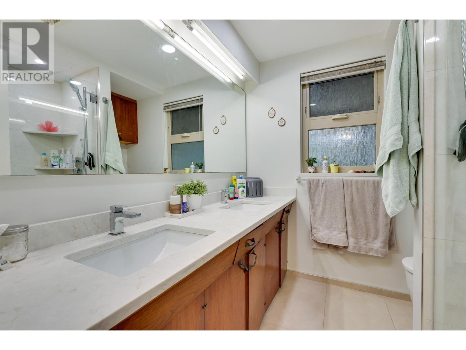 522-524 W Keith Road, North Vancouver, British Columbia  V7M 1M4 - Photo 10 - R2985077