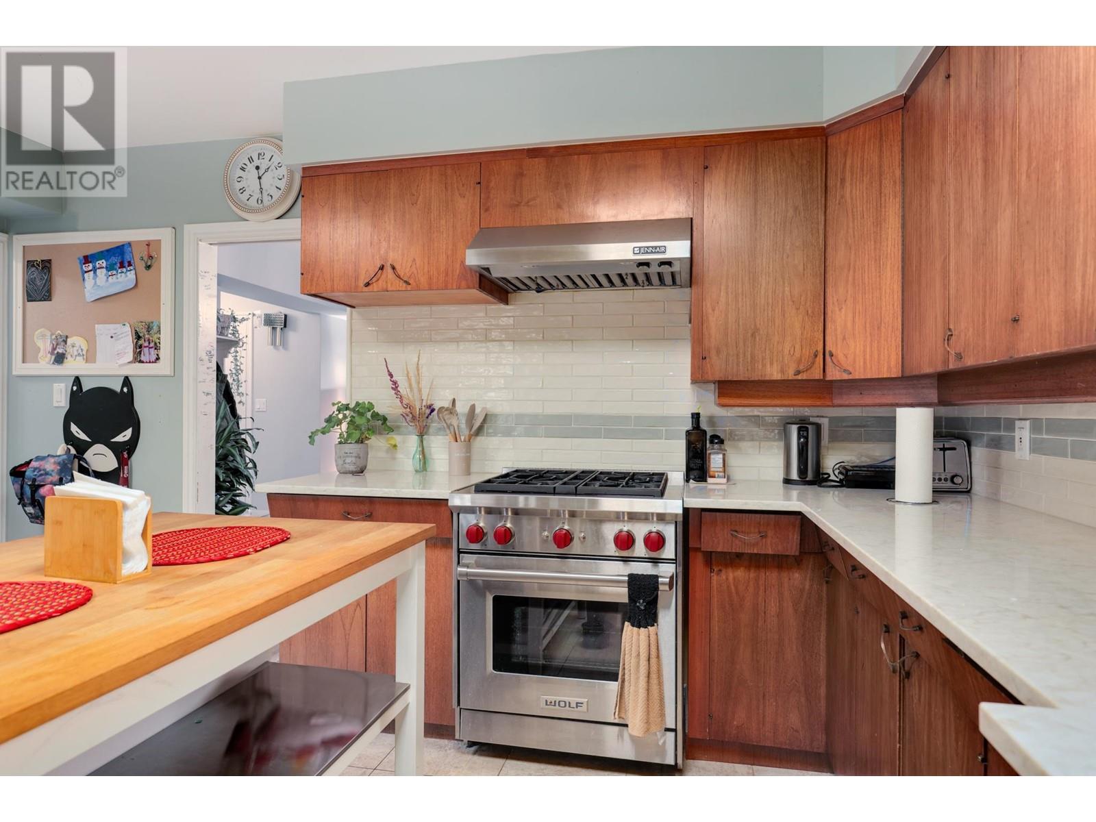 522-524 W Keith Road, North Vancouver, British Columbia  V7M 1M4 - Photo 8 - R2985077