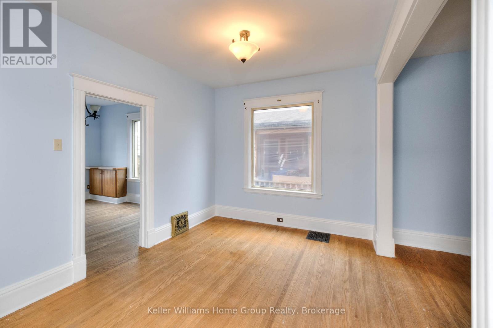 Photo 13 of 41 for 27 Hiawatha Street