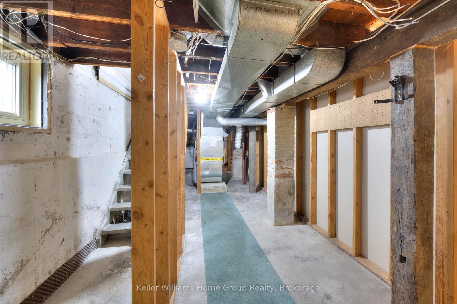 Photo 31 of 41 for 27 Hiawatha Street
