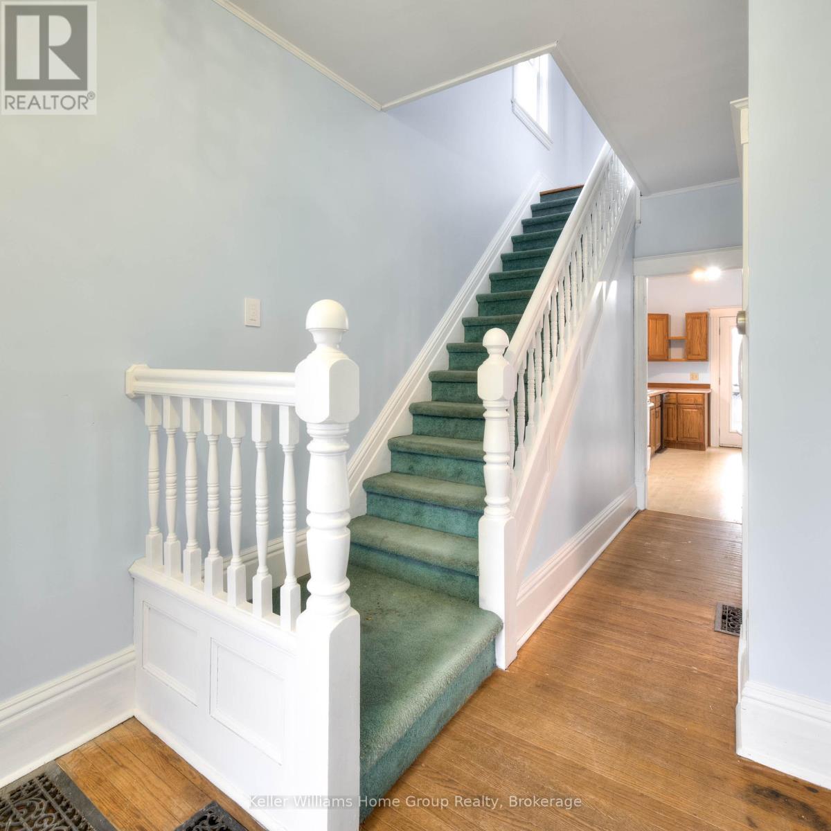 Photo 8 of 41 for 27 Hiawatha Street