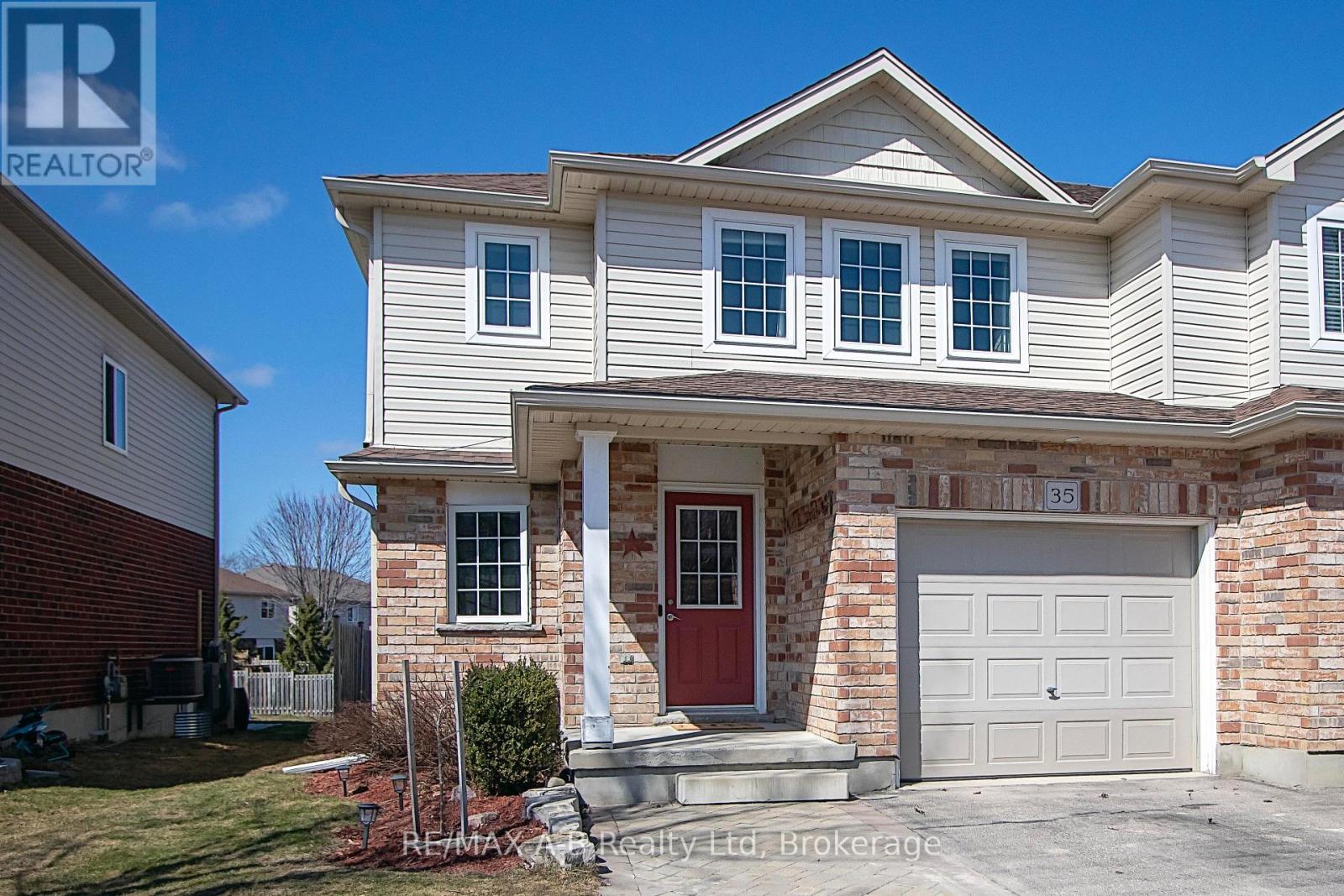 35 POND VIEW DRIVE, Wellesley, Ontario