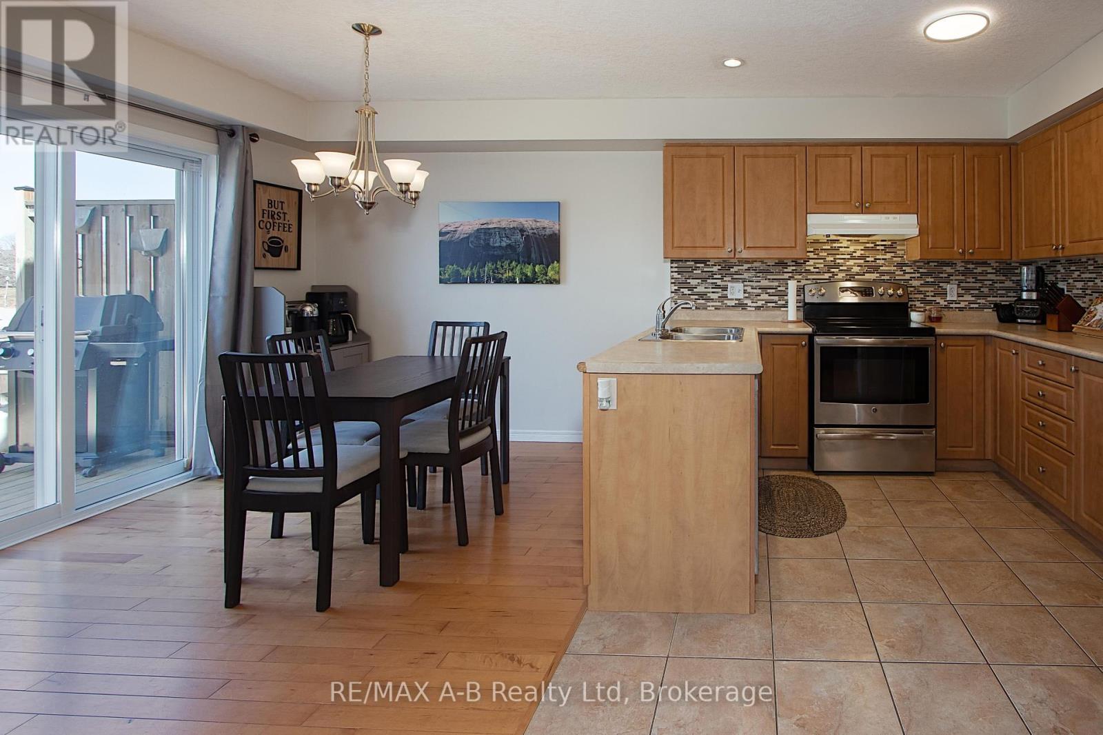 35 Pond View Drive, Wellesley, Ontario  N0B 2T0 - Photo 10 - X12057089