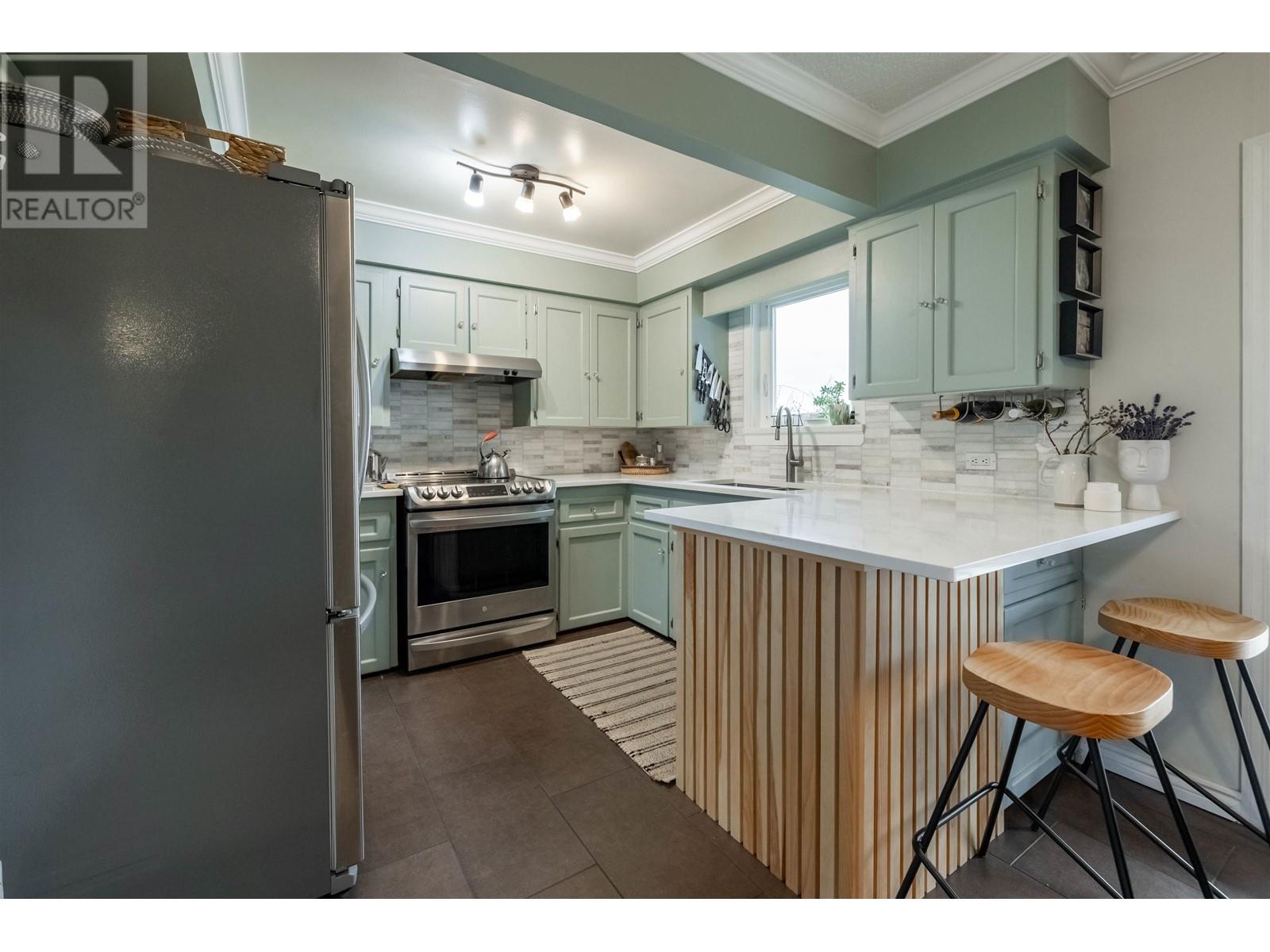 916 Stewart Avenue, Coquitlam, British Columbia  V3K 2N6 - Photo 10 - R2985030