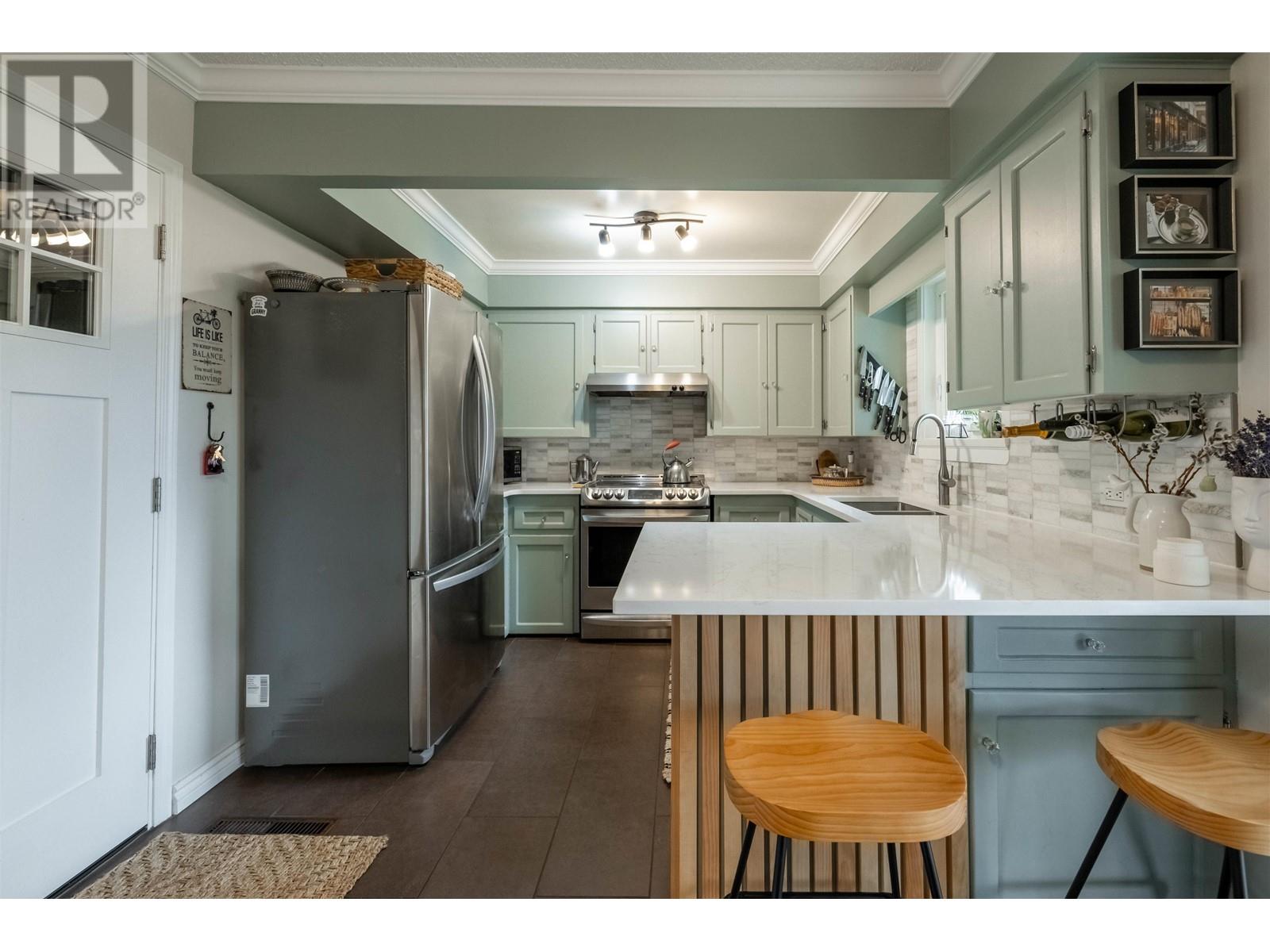 916 Stewart Avenue, Coquitlam, British Columbia  V3K 2N6 - Photo 11 - R2985030
