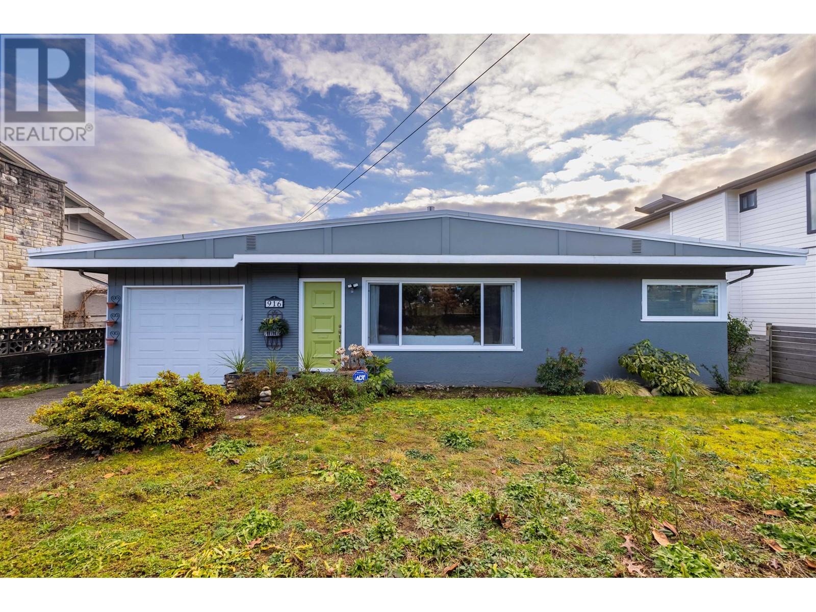 916 Stewart Avenue, Coquitlam, British Columbia  V3K 2N6 - Photo 2 - R2985030