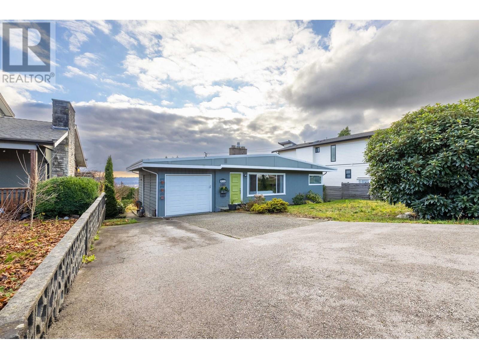 916 Stewart Avenue, Coquitlam, British Columbia  V3K 2N6 - Photo 3 - R2985030