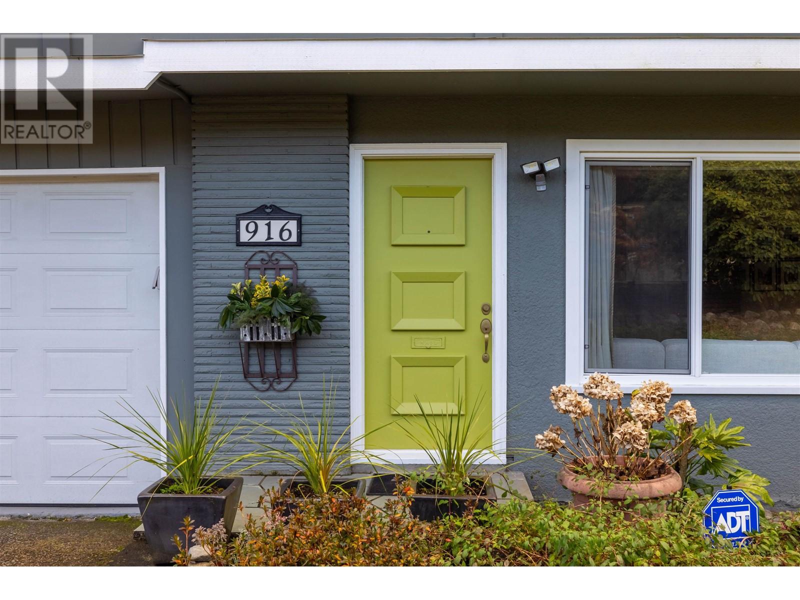 916 Stewart Avenue, Coquitlam, British Columbia  V3K 2N6 - Photo 4 - R2985030