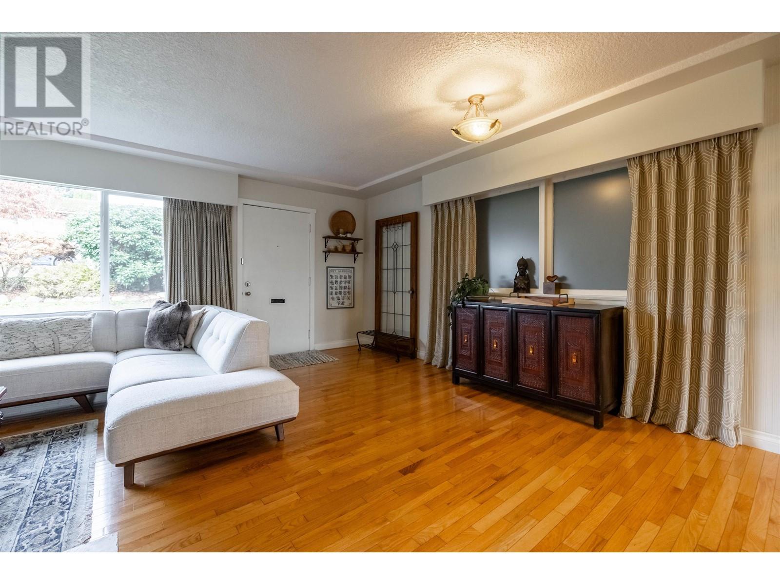 916 Stewart Avenue, Coquitlam, British Columbia  V3K 2N6 - Photo 8 - R2985030