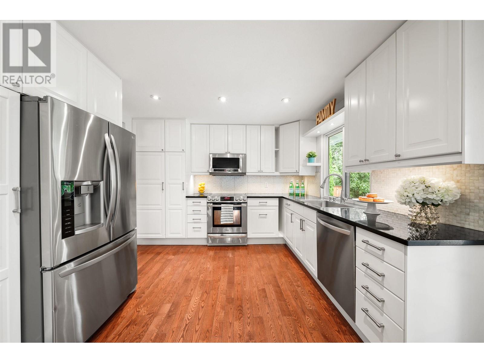 3808 Cedar Drive, Port Coquitlam, British Columbia  V3B 3E3 - Photo 9 - R2985061