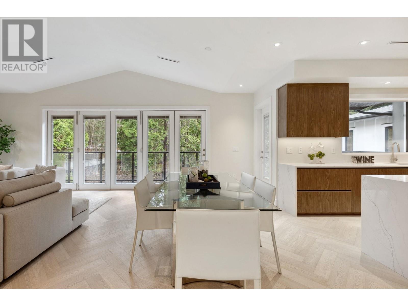 3533 Anne Macdonald Way, North Vancouver, British Columbia  V7G 2S7 - Photo 8 - R2985129