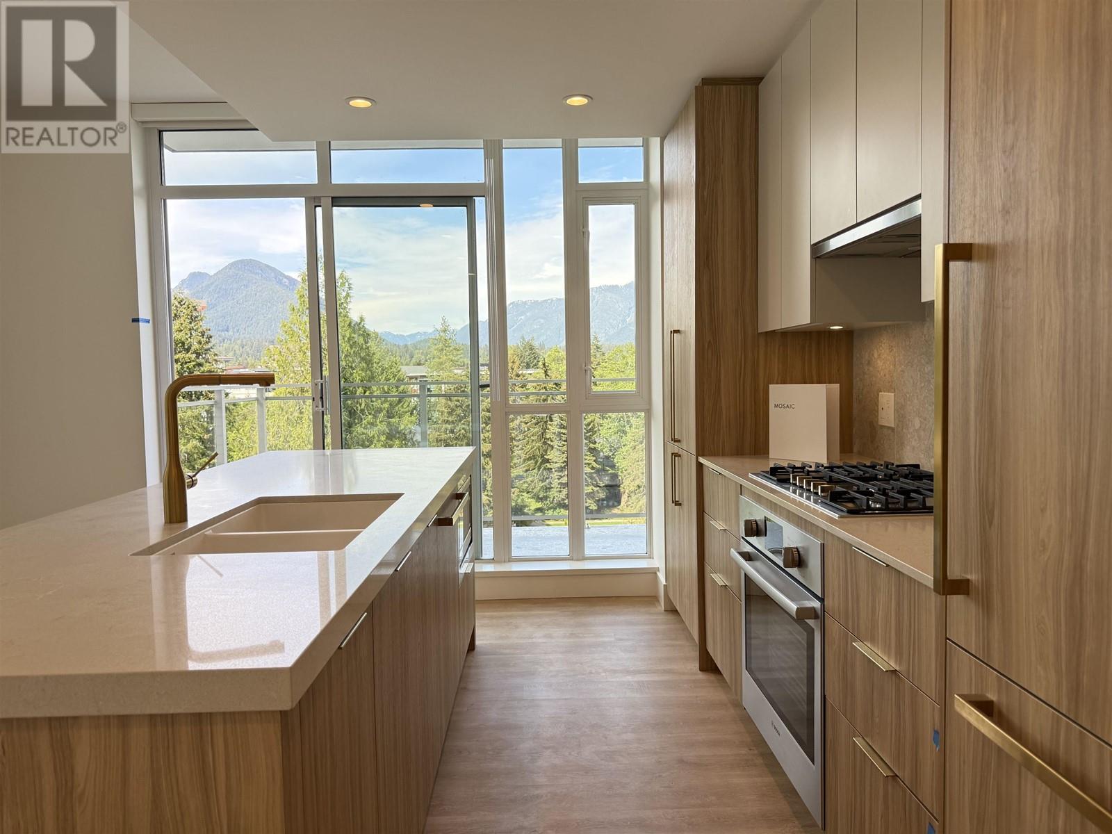 607 2385 EMERY COURT, north vancouver, British Columbia