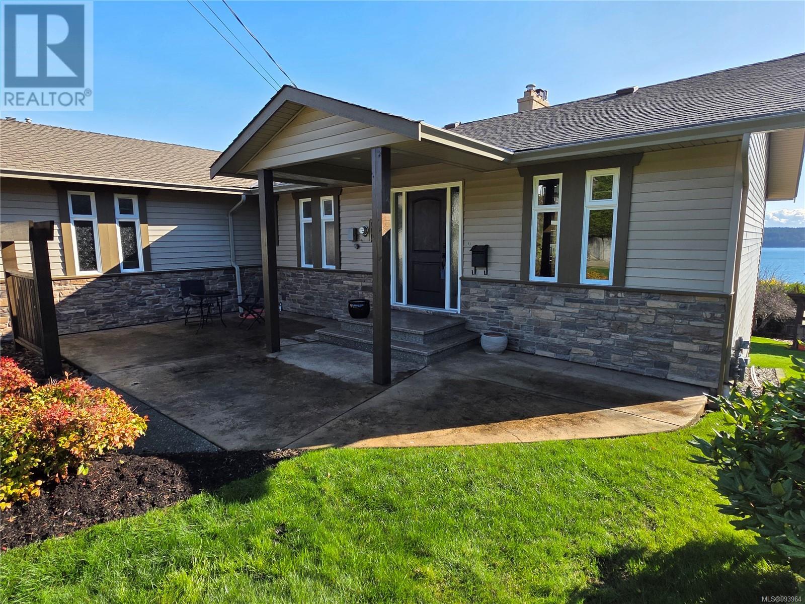 Property at 351 Murphy St S image 3