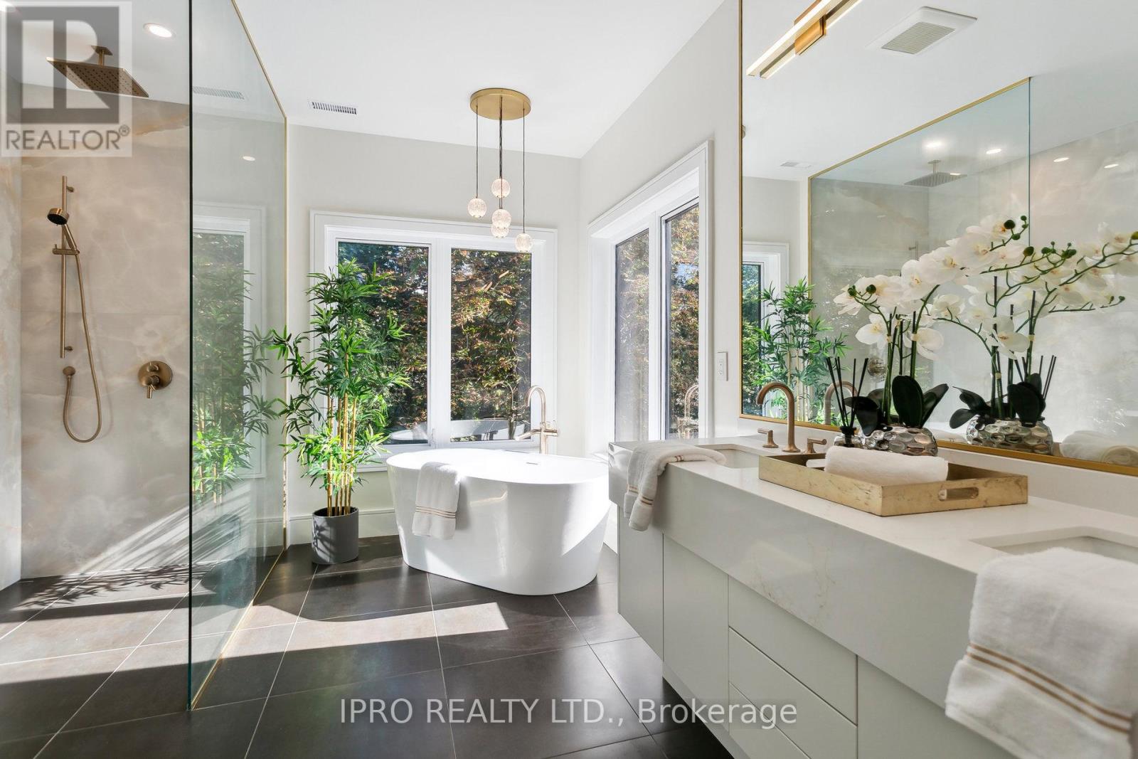 2082 Bridge Road, Oakville, Ontario  L6L 2E9 - Photo 24 - W12057048