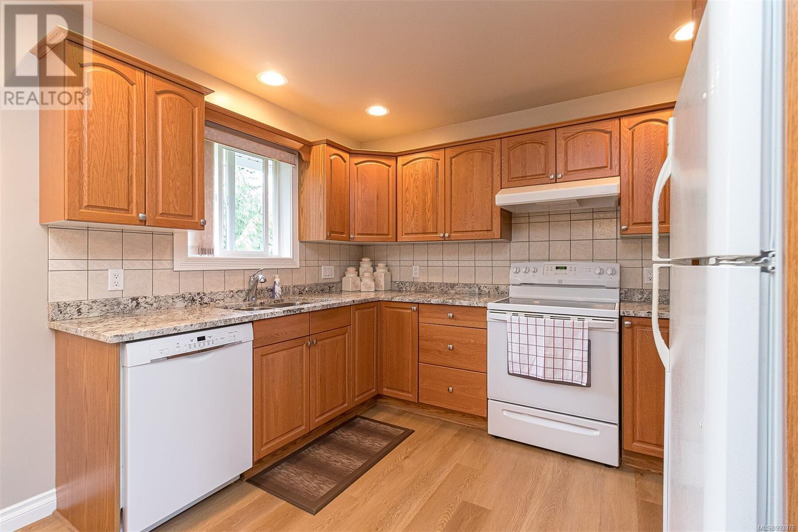 Property at 2267 Setchfield Ave image 4