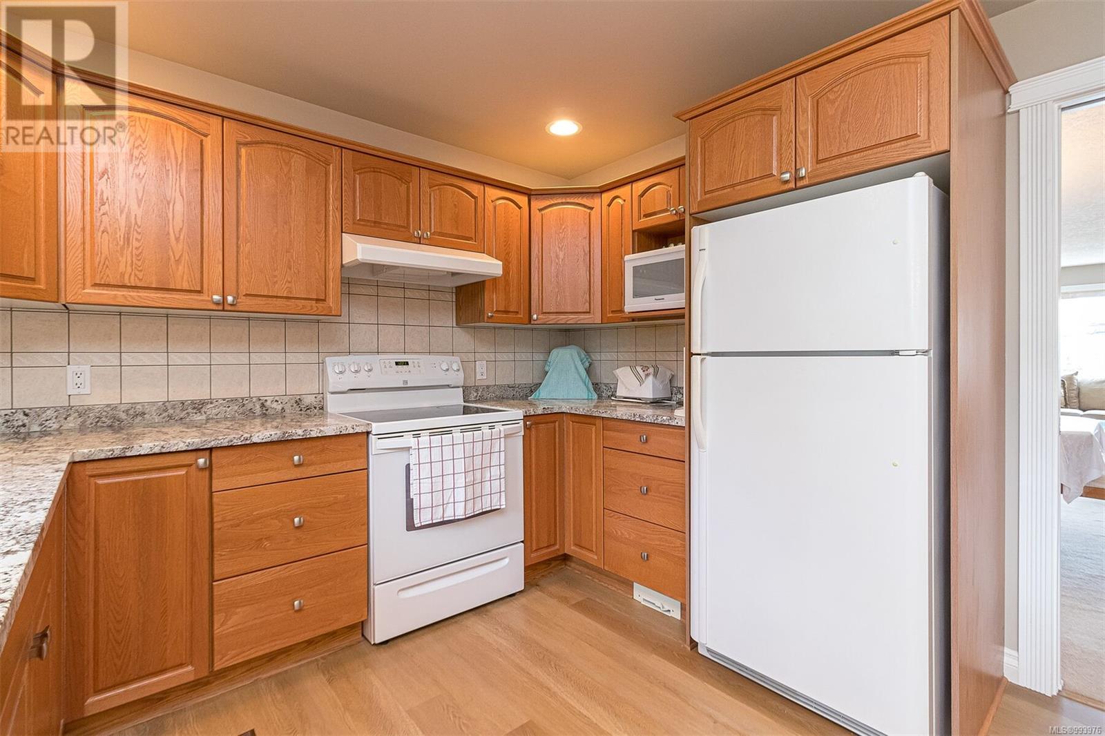 Property at 2267 Setchfield Ave image 5